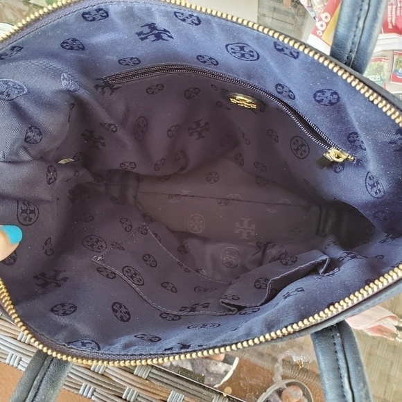 Tory Burch Fleming Quilted nylon tote - Picture 6 of 9